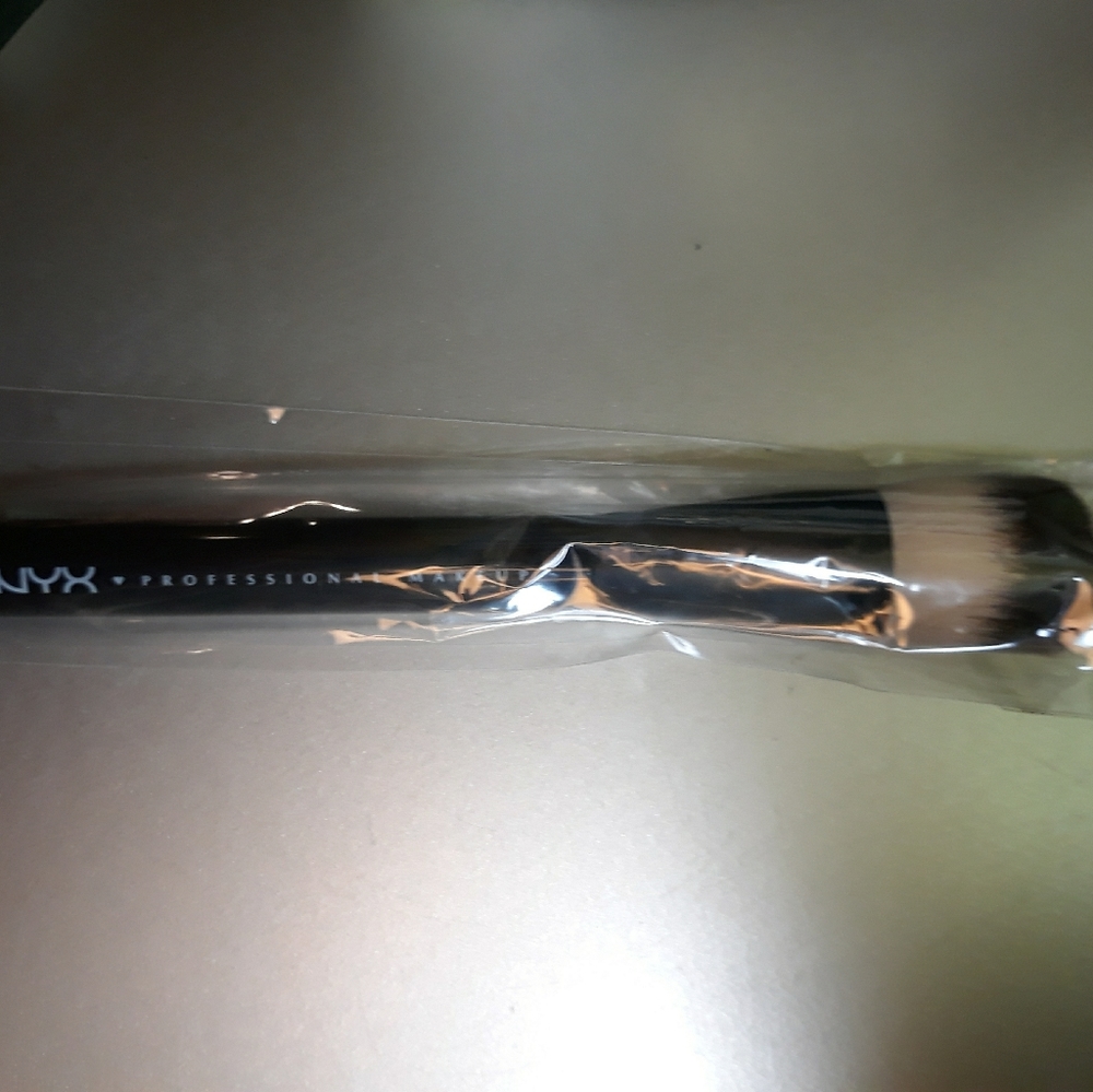 Nyx powder brush
